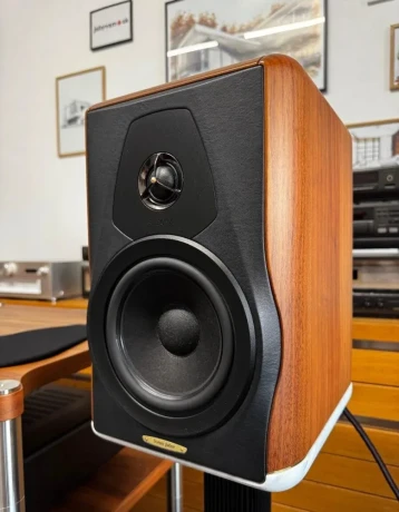 sonus-faber-electa-amator-iii-big-0