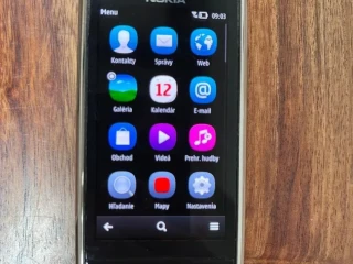 nokia-c06-1-dotykova-klasika