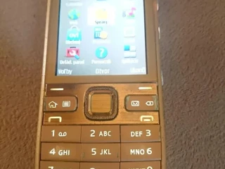 nokia-e52-gold