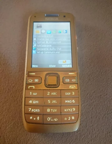nokia-e52-gold-big-4
