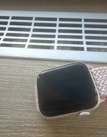 hodinky-apple-watch-5-44mm-big-1