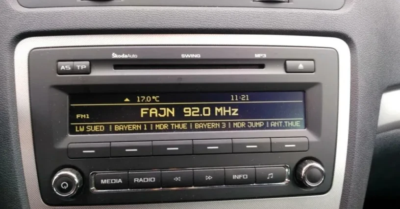 autoradio-skoda-swing-octavia-2-facelift-2009-2012-big-1