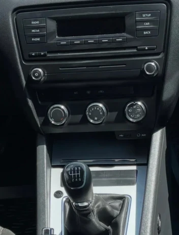 autoradio-skoda-octavia-3-big-0