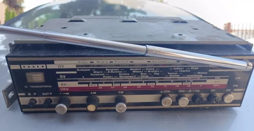 tesla-2101-bv-ceskoslovensky-autoradio-prijimac-big-0