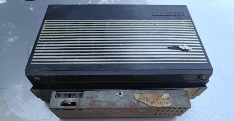 tesla-2101-bv-ceskoslovensky-autoradio-prijimac-big-2