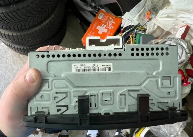 pioneer-mvh-180ub-big-1