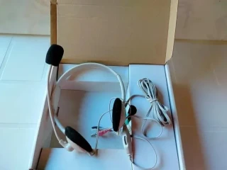 sluchatka-s-mikrofonom