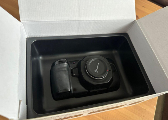 black-magic-pocket-cinema-camera-4k-big-4