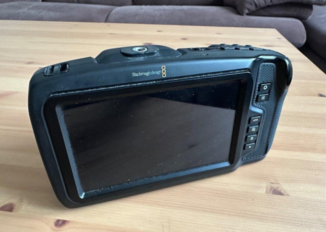 black-magic-pocket-cinema-camera-4k-big-1