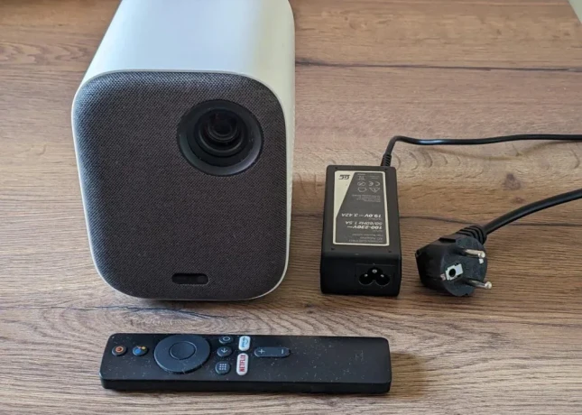 xiaomi-mi-smart-projector-big-1