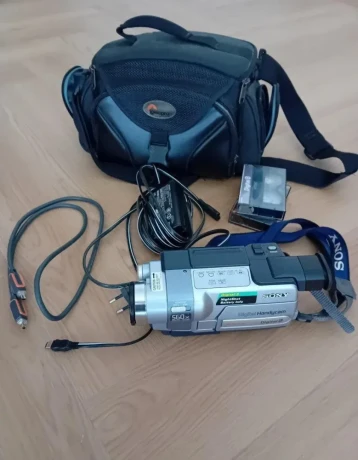 videokamera-sony-dcr-trv145e-digital-8-handycam-big-0