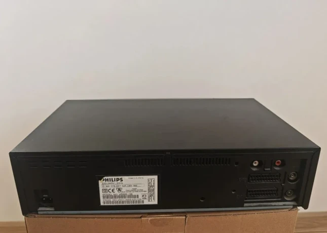 philips-vhs-kazetovy-prehravac-big-1