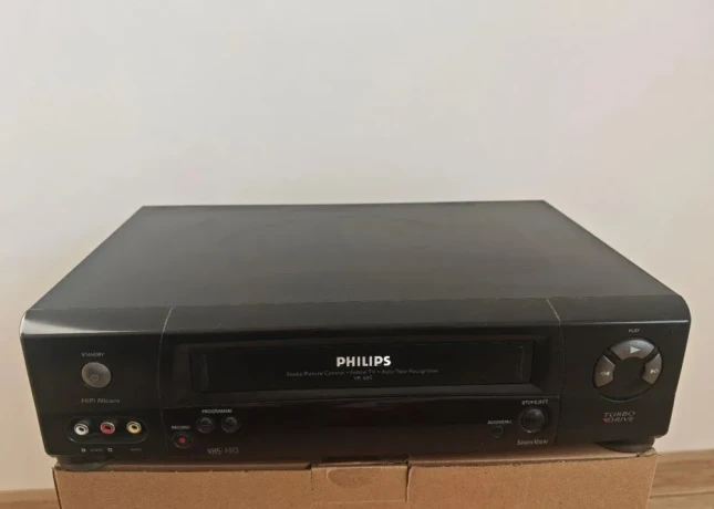 philips-vhs-kazetovy-prehravac-big-0