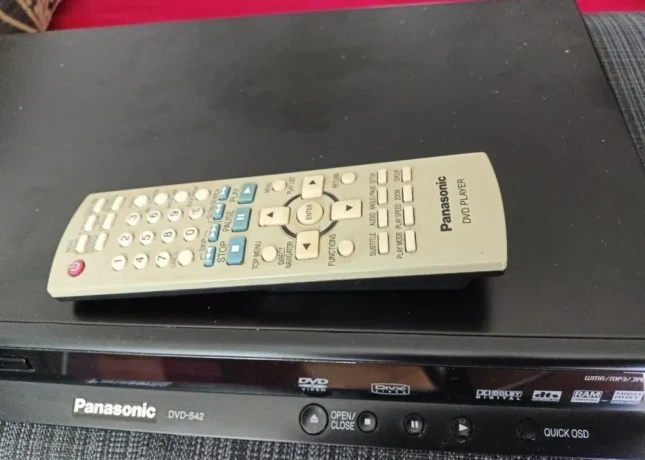 dvd-prehravac-panasonic-s42-divx-big-1
