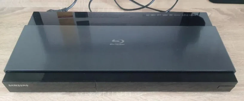 blu-ray-prehravac-samsung-bd-j7500-big-0