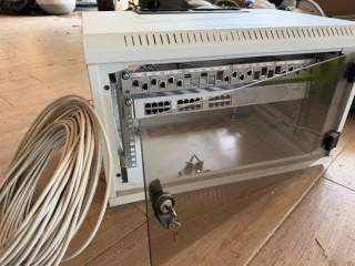 19-rack-rozvadzac-9u-24-port-switch-patch-panel