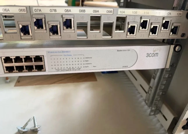 19-rack-rozvadzac-9u-24-port-switch-patch-panel-big-2