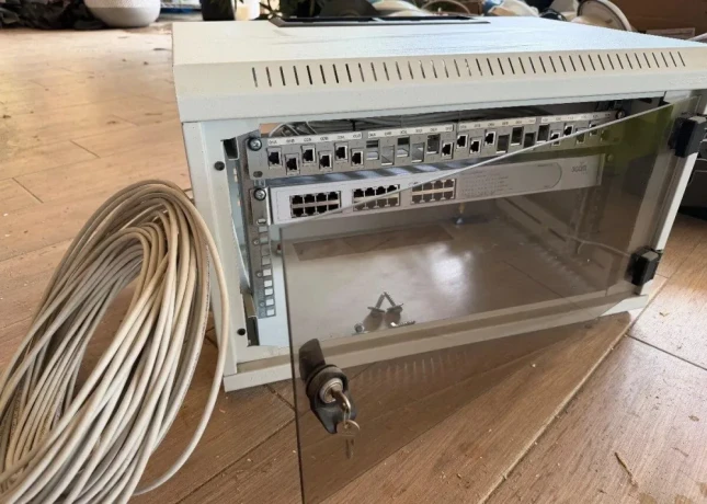 19-rack-rozvadzac-9u-24-port-switch-patch-panel-big-0