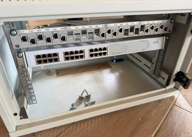 19-rack-rozvadzac-9u-24-port-switch-patch-panel-big-1