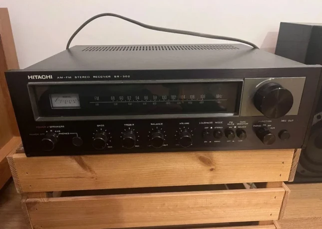 hitachi-sr-302-vintage-am-fm-stereo-receiver-big-0
