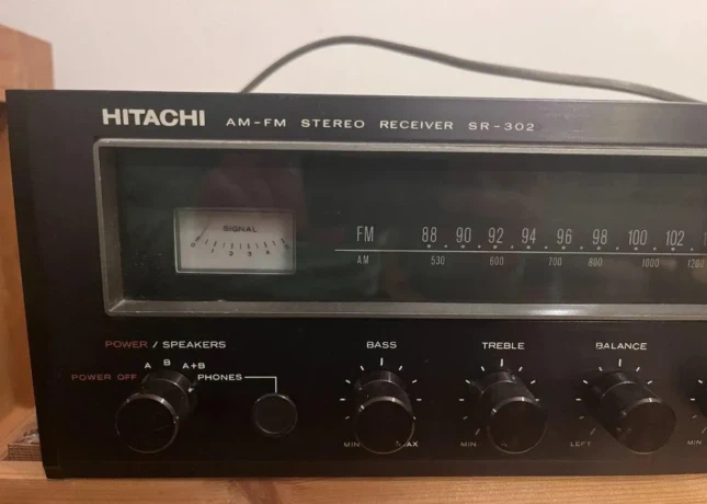 hitachi-sr-302-vintage-am-fm-stereo-receiver-big-2