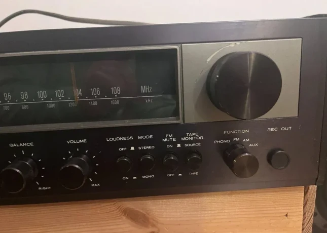 hitachi-sr-302-vintage-am-fm-stereo-receiver-big-3