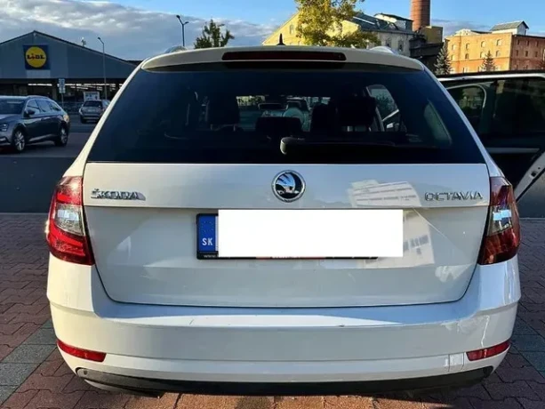 skoda-octavia-combi-20-tdi-scr-style-dsg-110kw150hp-a7-big-1