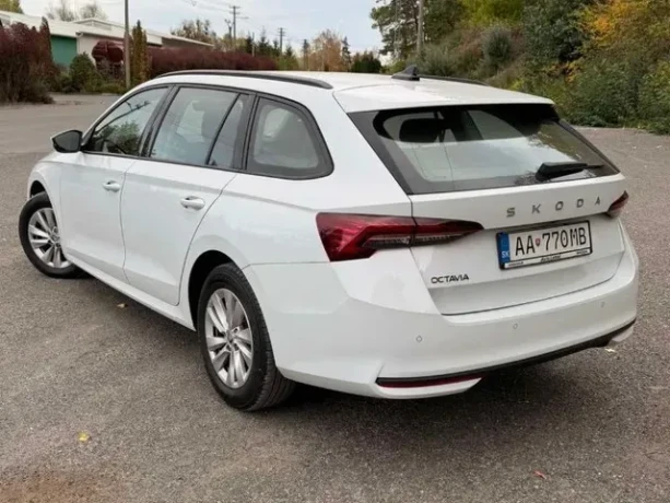 skoda-octavia-combi-20-tdi-scr-style-dsg-110kw150hp-a7-big-2
