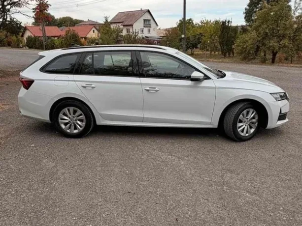 skoda-octavia-combi-20-tdi-scr-style-dsg-110kw150hp-a7-big-1