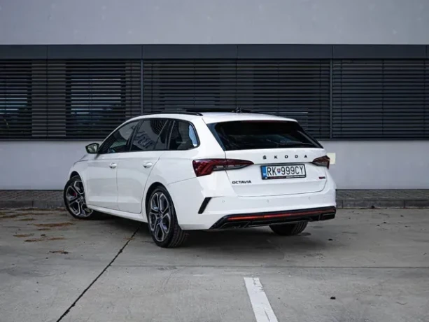skoda-octavia-combi-20-tdi-rs-dsg-big-2