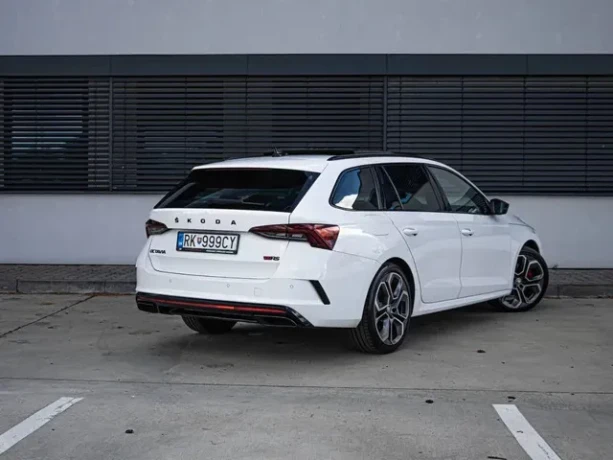 skoda-octavia-combi-20-tdi-rs-dsg-big-3