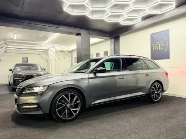 skoda-superb-combi-20-tdi-scr-sportline-dsg-big-0
