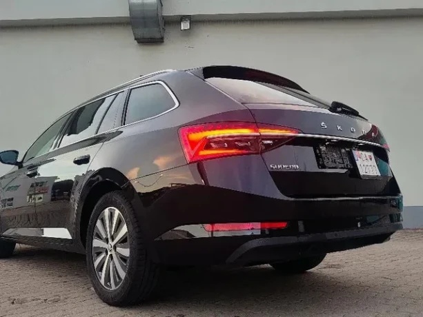 skoda-superb-combi-20-tdi-scr-style-dsg-110kw150hp-a7-big-1