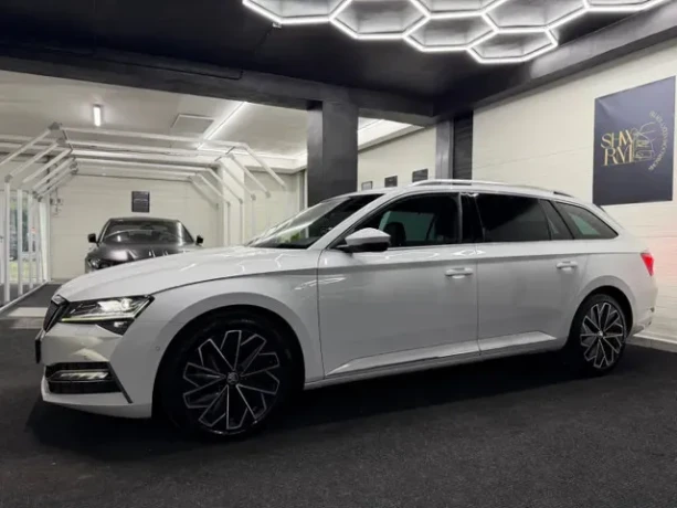 skoda-superb-combi-20-tdi-scr-lk-dsg-big-0