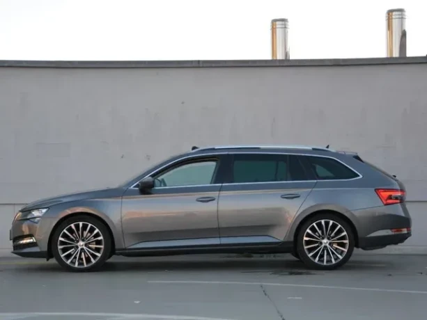 skoda-superb-combi-20-tdi-scr-style-4x4-dsg-147kw200hp-a7-big-3