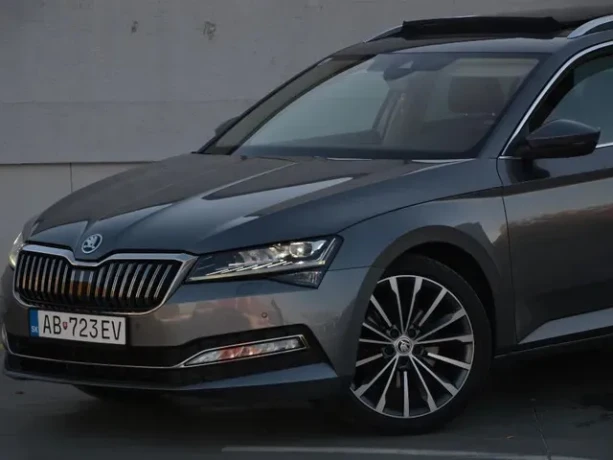 skoda-superb-combi-20-tdi-scr-style-4x4-dsg-147kw200hp-a7-big-2