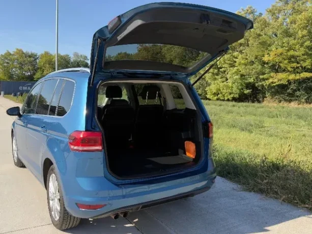 volkswagen-touran-20-tdi-scr-bmt-highline-dsg-eu6-110kw150hp-a6-big-2