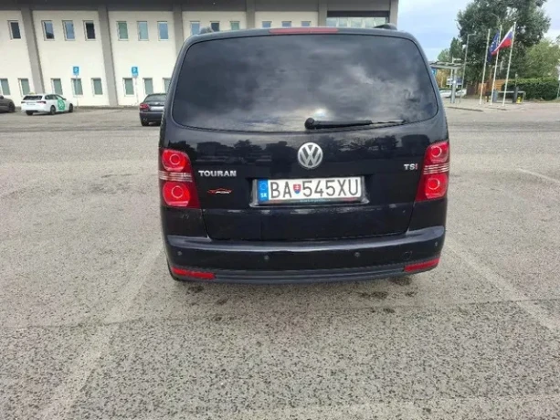 volkswagen-touran-14-tsi-trendline-103kw140hp-m6-big-3
