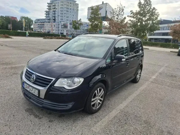 volkswagen-touran-14-tsi-trendline-103kw140hp-m6-big-0