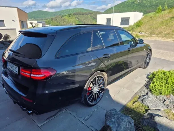 mercedes-benz-e-trieda-53amg-4matic-big-3