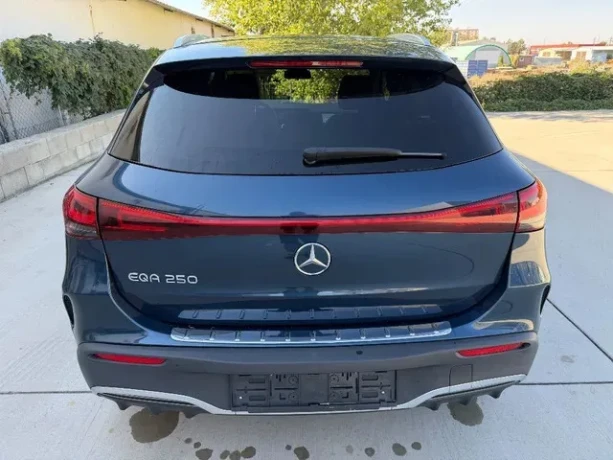 mercedes-benz-eqa-250-amg-linealcantaraled140kw190hp-big-3