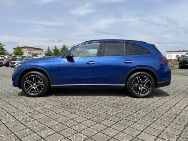 mercedes-benz-glc-suv-300-4m-amg-night-pano-hud-360-digital-light-big-2