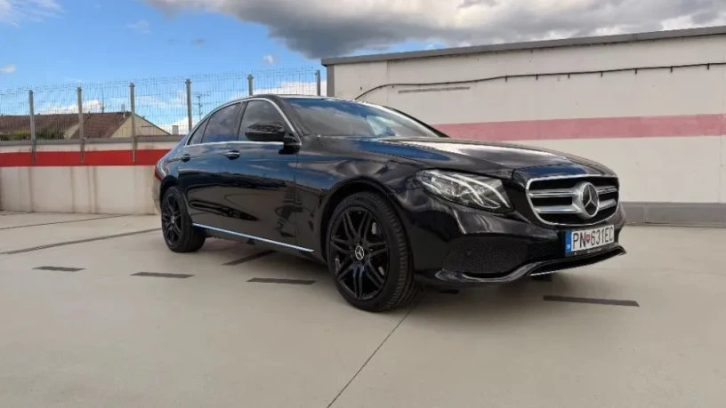 mercedes-benz-e-trieda-220d-4matic-big-0