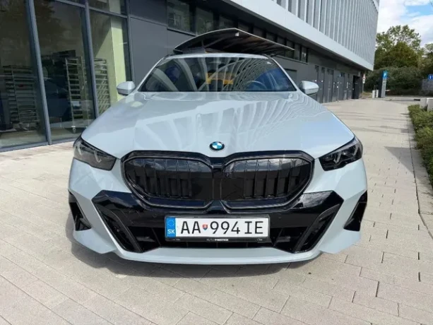 bmw-rad-5-touring-540d-xdrive-v-zaruke-big-0