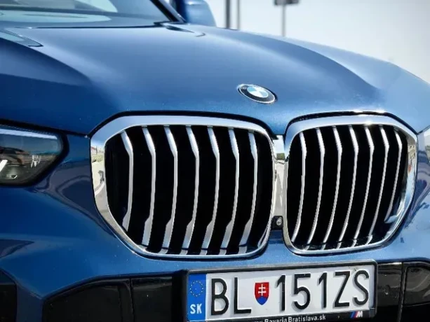 bmw-x5-7-miestne-xdrive30d-at-195kw265hp-msport-packet-big-3