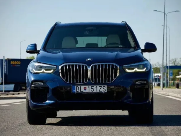 bmw-x5-7-miestne-xdrive30d-at-195kw265hp-msport-packet-big-1