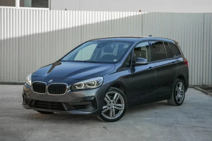 bmw-rad-2-gran-tourer-2020-7-miest-navigacia-tazne-zariadenie-big-0