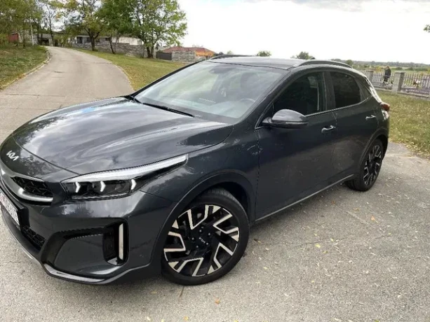 kia-xceed-15-t-gdi-gold-at-118kw160hp-a7-big-0