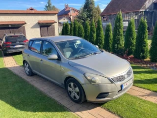 kia-ceed-14-r-v-2009-zimne-pneu-na-diskoch