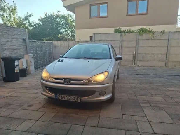 peugeot-206-14-benzin-55kw-manual-prevodovka-big-0